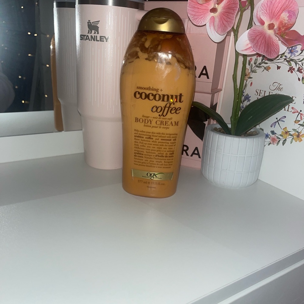 OGX Coconut Coffee Body Cream - Gold and Brown